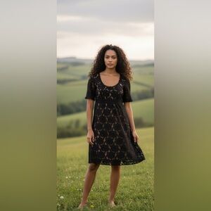 NWOT- LOFT Sz.4 Black Floral Lace Mini Dress
Classic black lace with tan lining